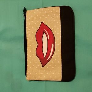 *EUC* Ipsy 'Red Lips' Makeup Bag (June 2017)